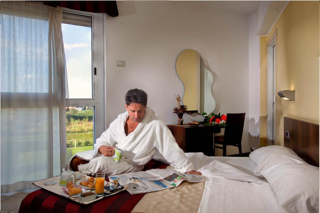Seapark Spa Resort Giulianova Δωμάτιο φωτογραφία